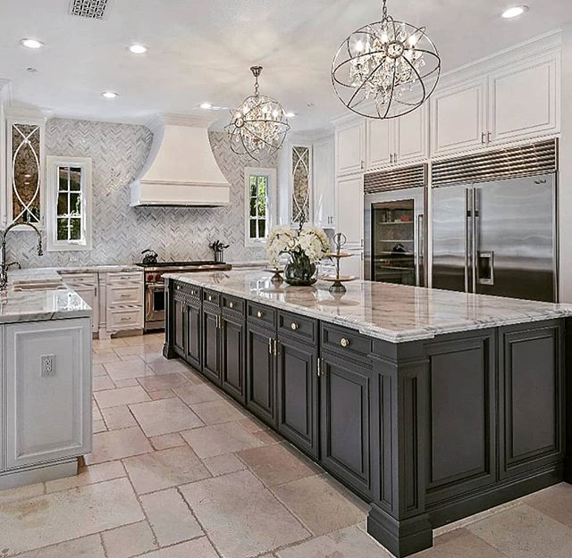 What would you like to do in this amazing kitchen if it was yours? 
www.theblvd.info
#remaxgrandlll #remaxgrand #whatareyoulookingfor #whatdoyouwantinahome
#theblvddotinfo #inspiremehomedecor #27diamondsinc #luxury #lovelife