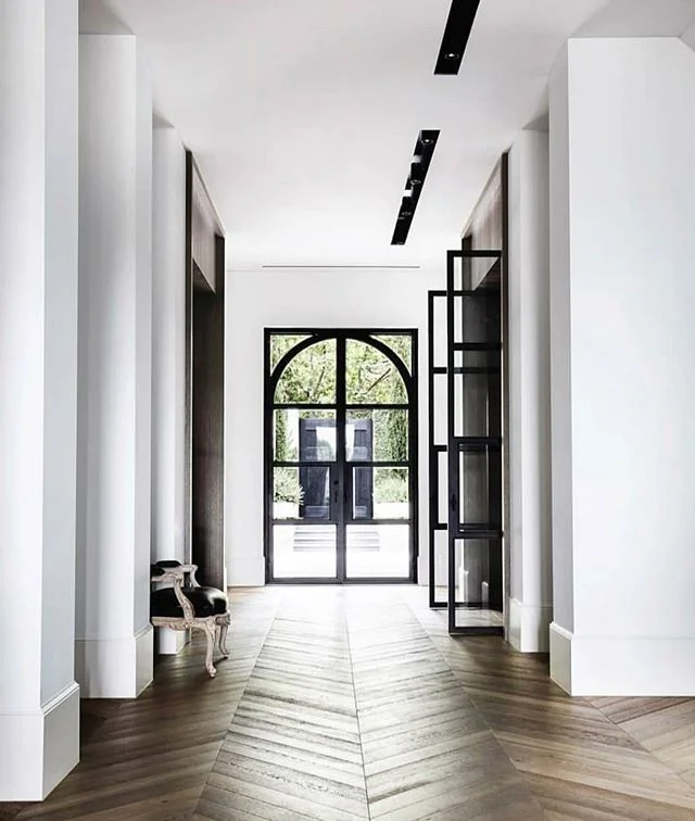 Take a walk with me....you won't regret it!! Go to my bio page for my contact info.

#beautifulfoyer #townhousemag #dylanfarrelldesign #interiordesign #remaxgrandlll #remaxgrand #theblvddotinfo #theblvddotwork