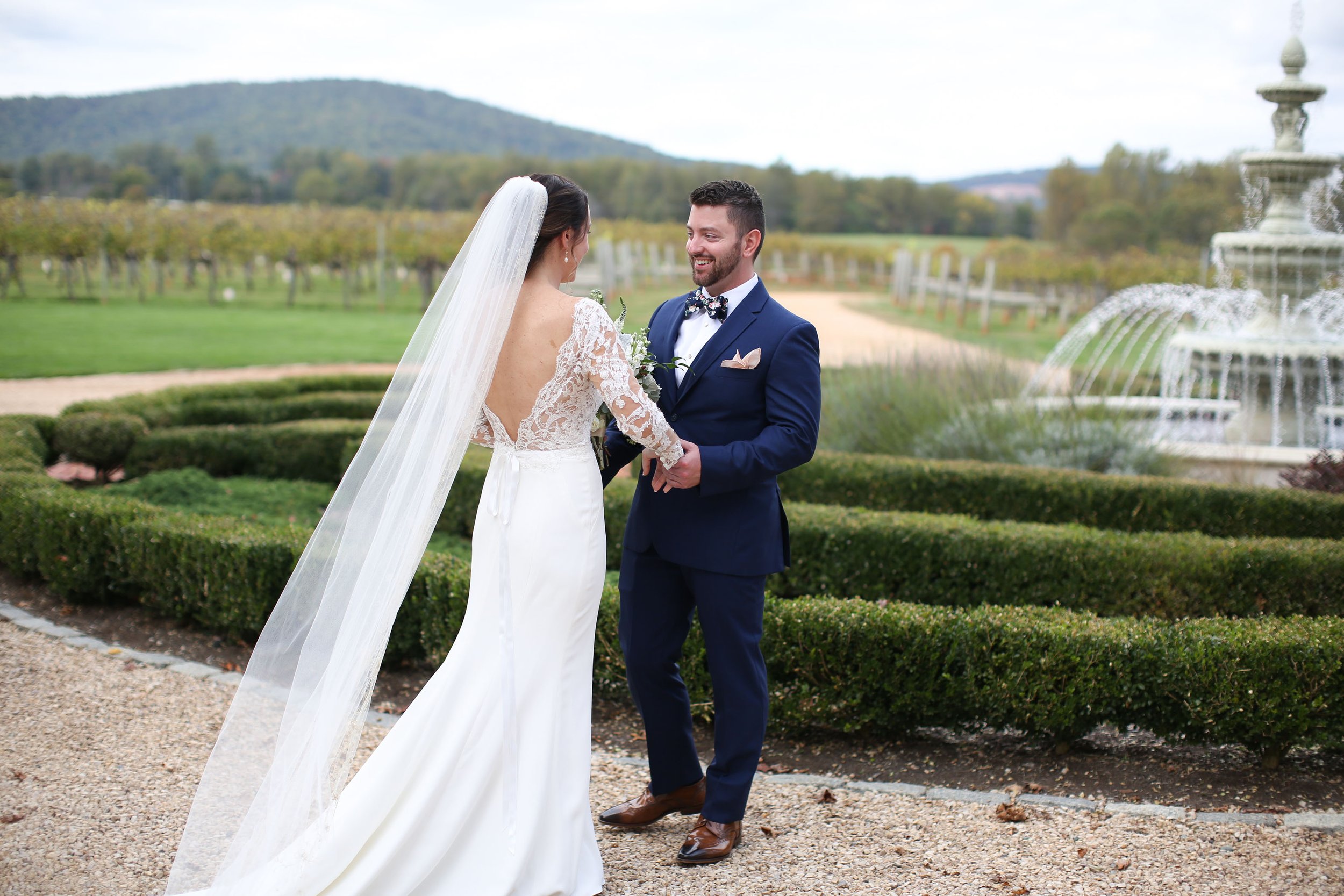  10/22/21 - Charlottesville, VA - Jill and Charles Cahoon Wedding at Keswick Vineyards.Photo credit: Amanda Maglione Photography 