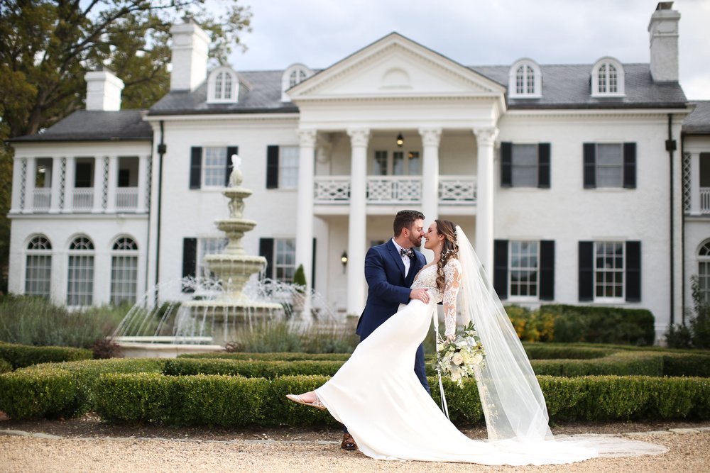  10/22/21 - Charlottesville, VA - Jill and Charles Cahoon Wedding at Keswick Vineyards.Photo credit: Amanda Maglione Photography 