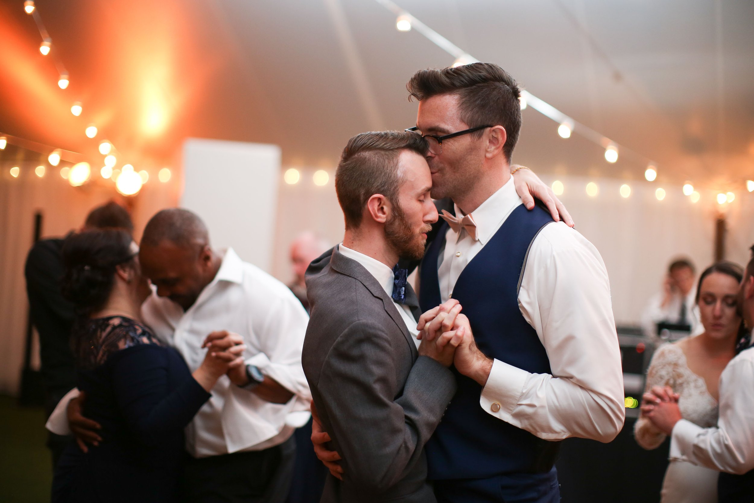  10/22/21 - Charlottesville, VA - Jill and Charles Cahoon Wedding at Keswick Vineyards.Photo credit: Amanda Maglione Photography 