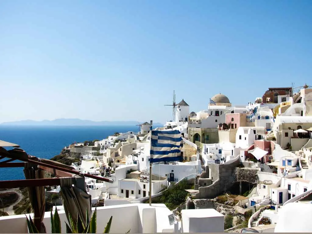 5 Very Convincing Reasons Why Everyone Should Go to Santorini