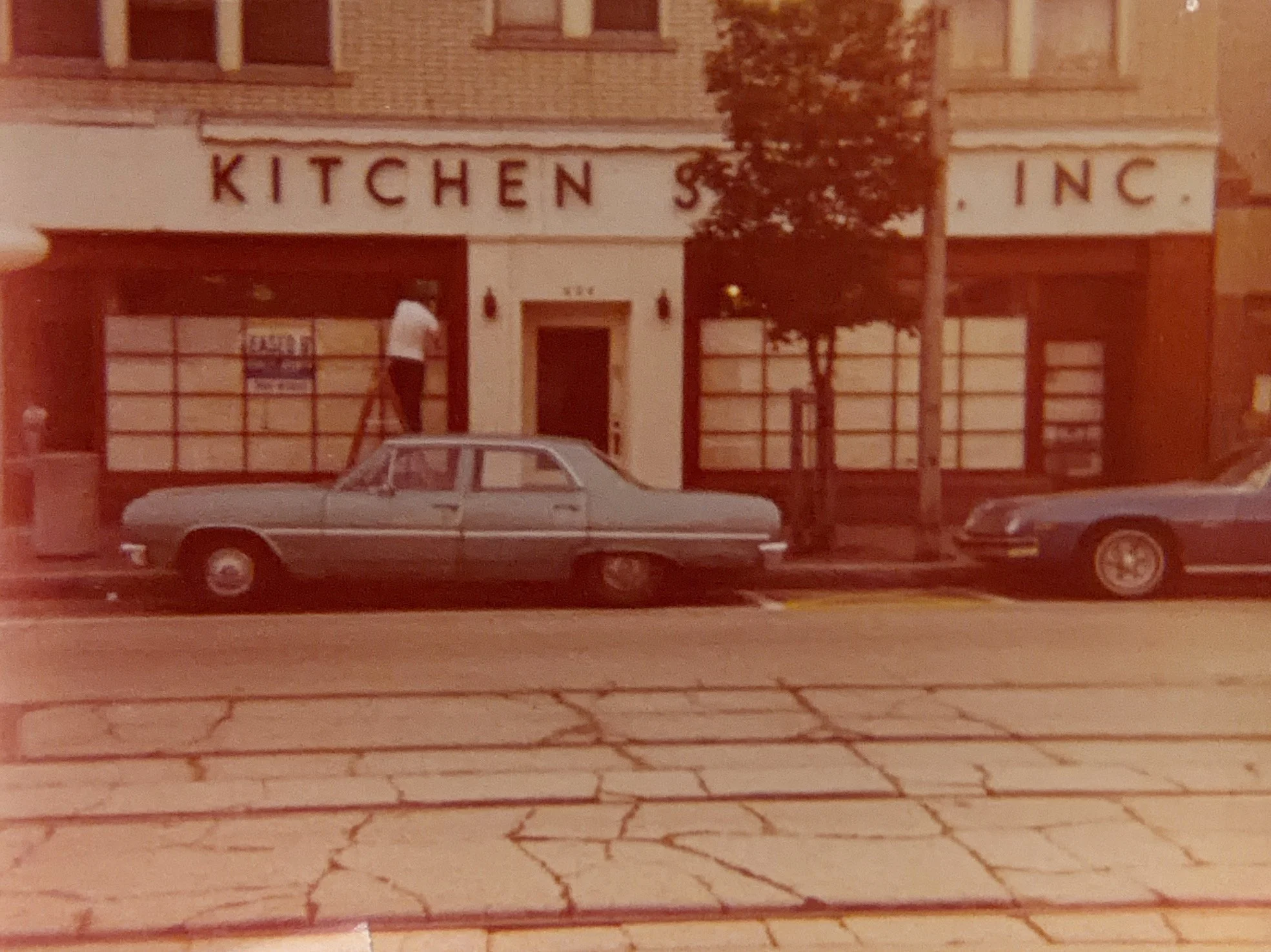 622 Washington Road in Mt. Lebanon when it was still the Kitchen Supply, Inc. store, before it became The Saloon