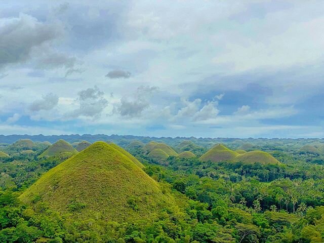 Now for a tropical glimpse of the Philippines, the infamous chocolate hills #chocolatehills #bohol #philippines .
.
.
#tropical #hills #countryside #neverstopexploring #keepmoving #stayandwander #wanderlust #wanderer #mytinyatlas #nakedplanet #lush #