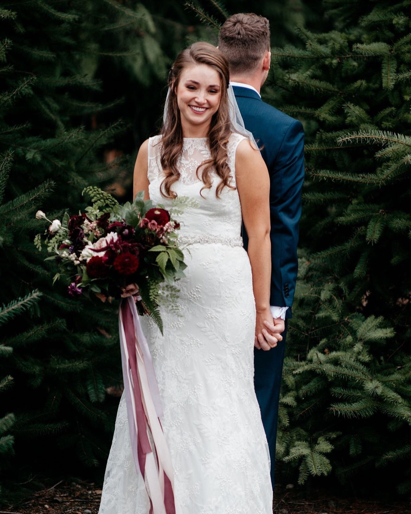 A first look surrounded by Christmas trees. 🎄❤️👰🏽💍
⠀⠀⠀⠀⠀⠀⠀⠀⠀
Photo| @toniechristine
Floral| @gatherdesigncompany
Dress| @annabebridal