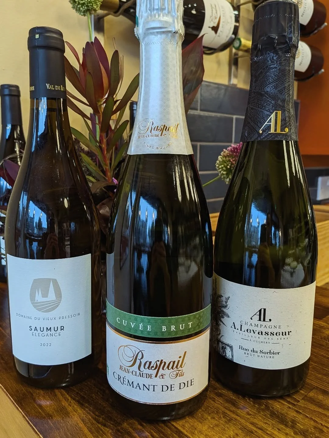 Couple of teasers of what we will be pouring this Sunday! 

Come and join Paul, Sam and Anna for festive nibbles and some superb wines with unpretentious advice on what to drink this season...whatever your budget and tastes! 

11 to 6pm. Sunday 30th.