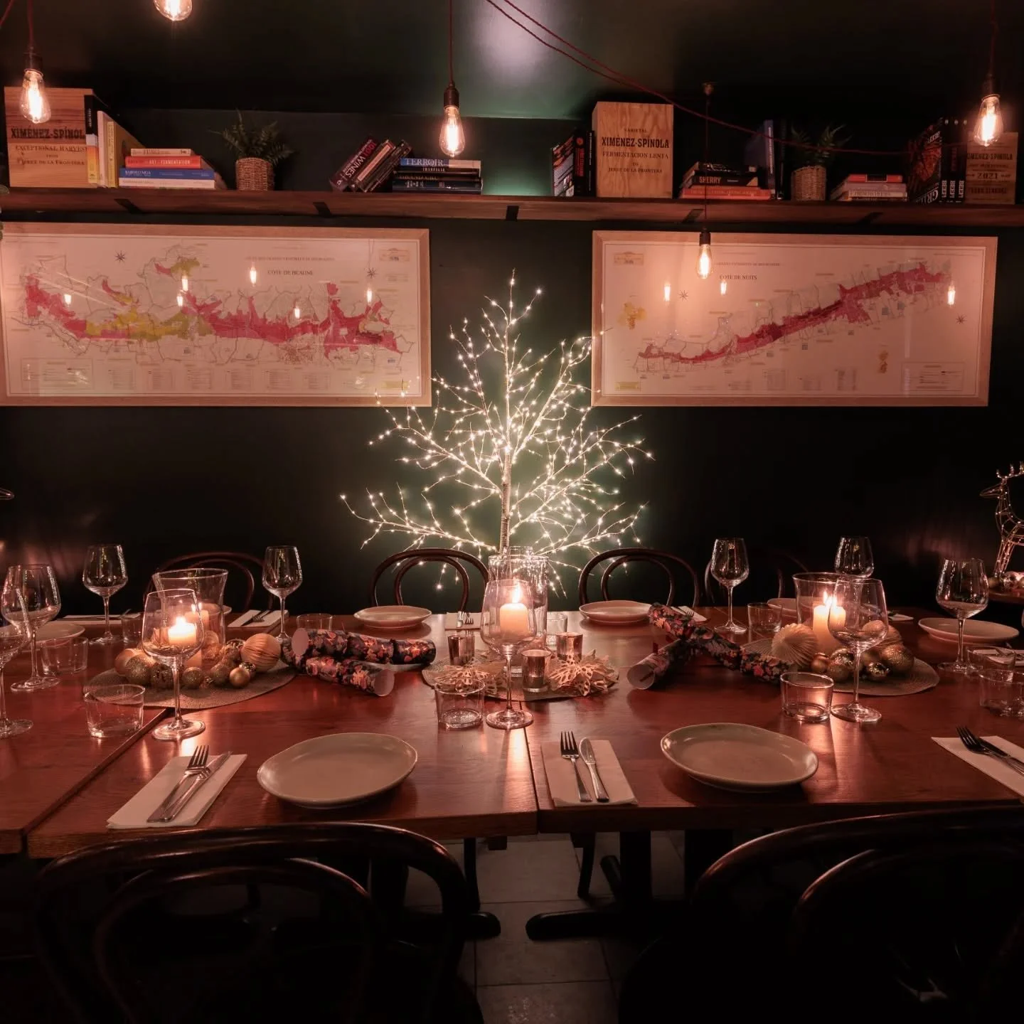 This Christmas, celebrate in style in our private dining room, the perfect setting for intimate family get-togethers, festive celebrations with friends, or end-of-year work events. Located downstairs from our main dining area, this exclusive space is