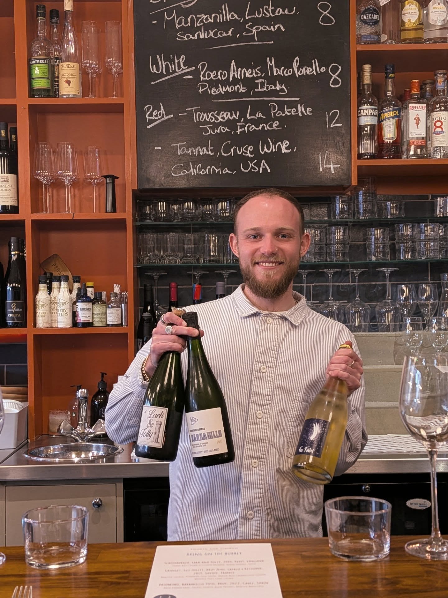 What an evening!

Max expertly talked through three very different (and very tasty!) sparklings and all went down a treat!

Sch&ouml;nburger, Lark and Folly, 2010, Kent, England (showing very well! Caramel, brioche, toast and hazelnuts) 

Gringet, Fe