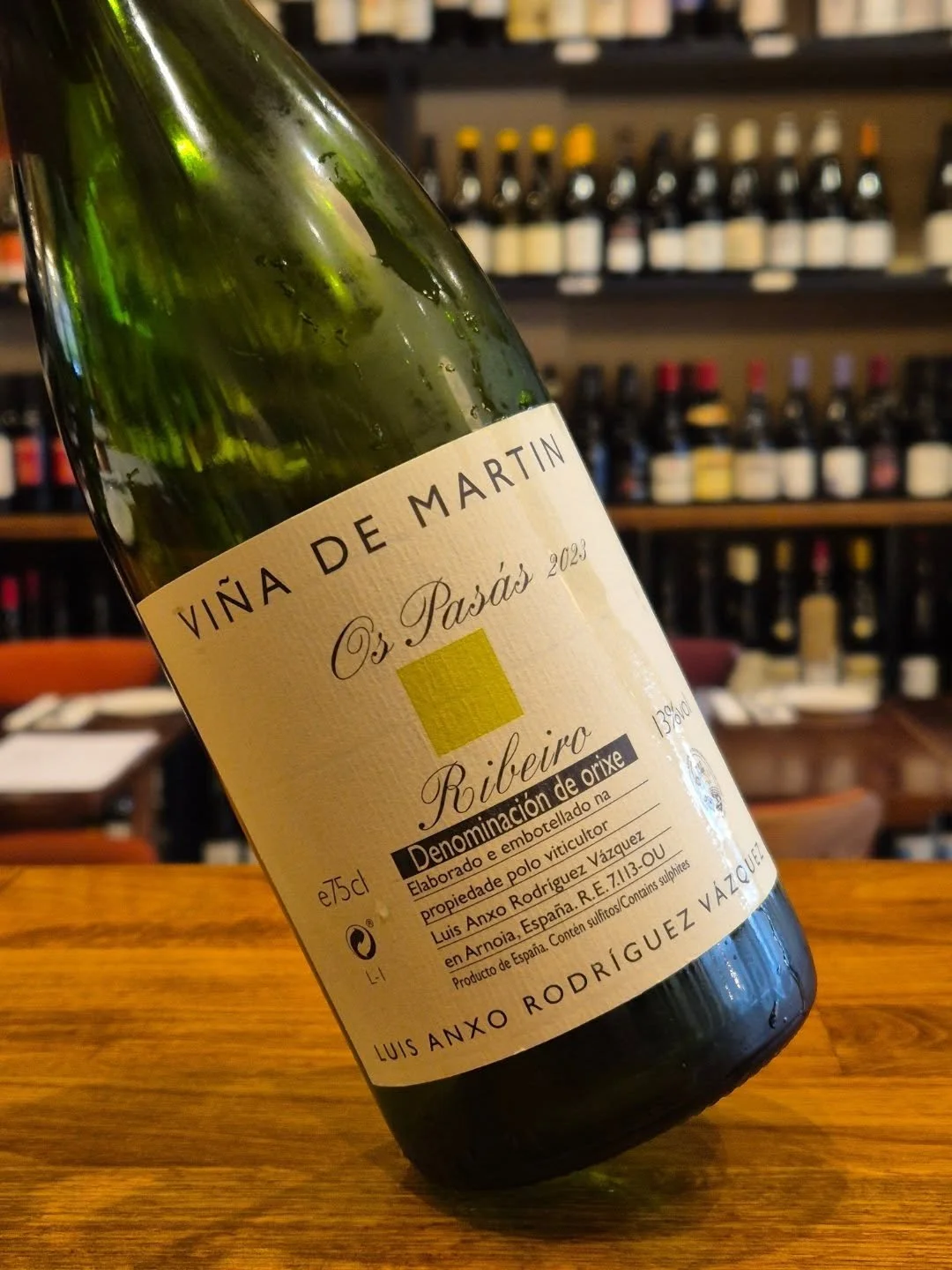 Os Pas&aacute;s-Vi&ntilde;a de Martin
 
Menthol, herbal, and sandy aromas with some waxy floral notes, green herbs, and a tang of steel. 

A lovely in and out green-gold interplay then steely minerality and some grassy acidity
There&rsquo;s lovely ro