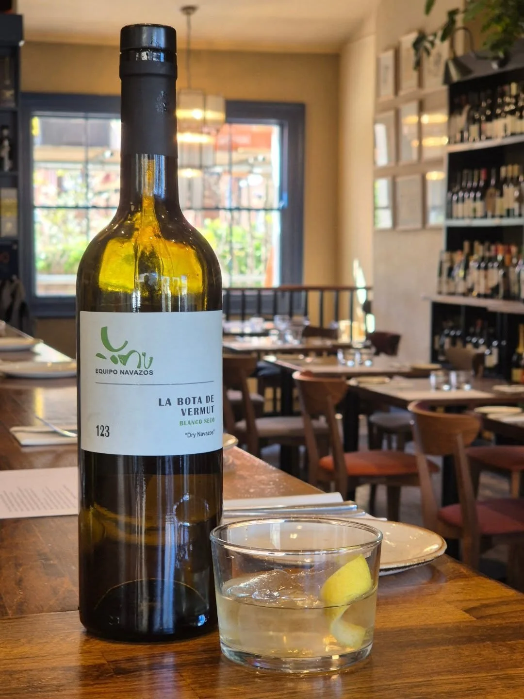 Perfect pour for a sunny day.
@equiponavazos La Bota 123 Dry White Vermouth.

Base wine is 4 year old dry fino, transformed into an extraordinary Vermut.

An elegant bitterness, grapefruit citrus notes, clean dry and complex.

Today with a twist of l