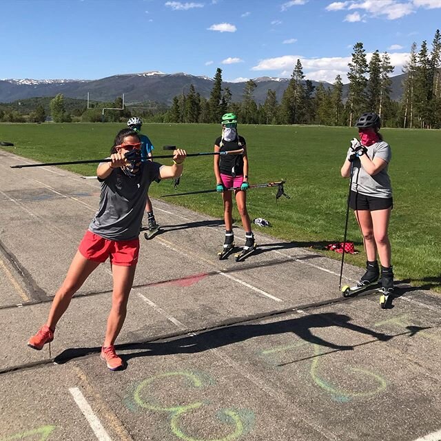 That woman knows weight transfer. 2014 NCAA skate champion Eva demonstrate exercises for our U16 girls. #SNSC #weighttransfer #goodtechnqiuemakesyoufast #practicepracticepractice