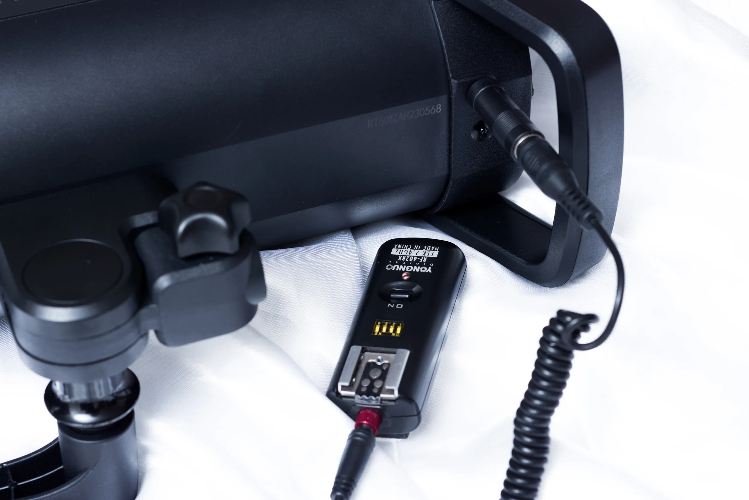 Attaching a receiving trigger to the new Rovelight 601 and 610. Notice the input for the trigger is in a bit of an awkward position by the handle. You would also have to velcro the trigger to the light somehow.