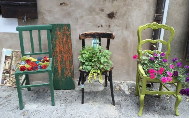 Street scene in Saignon, France