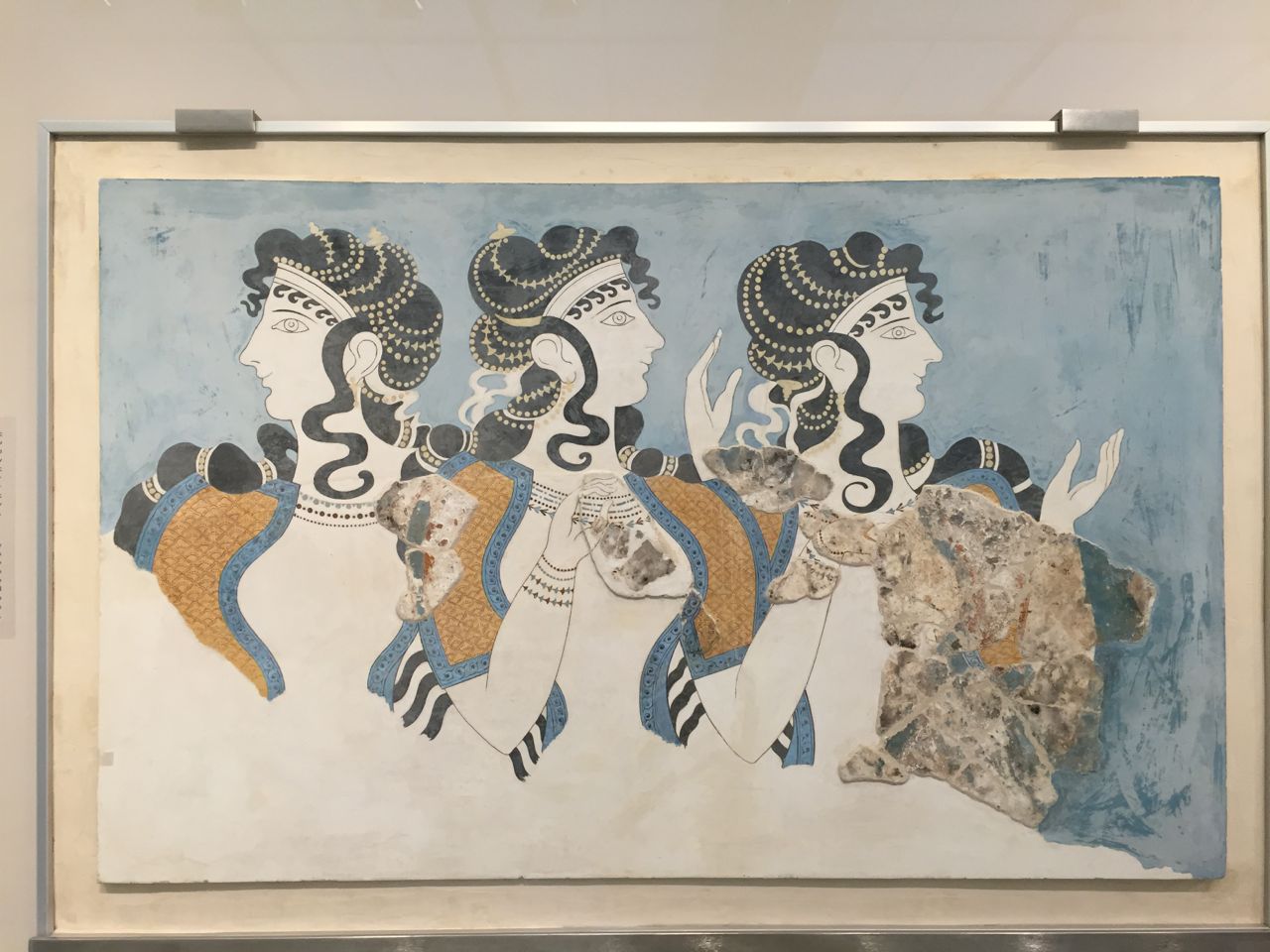 Knossos-mural-three-women-museum.jpg