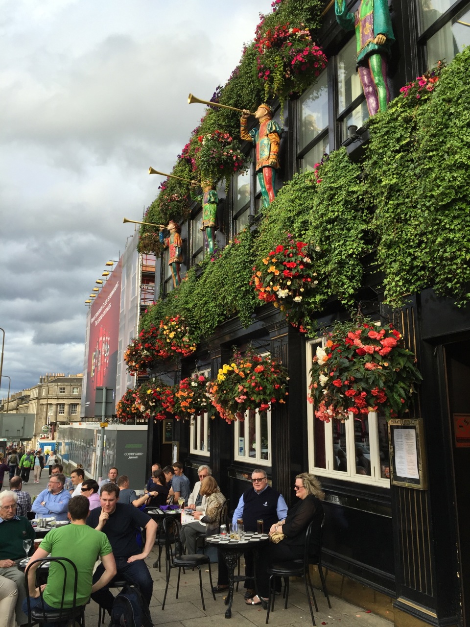 street-scene-dining-edinburgh.jpg