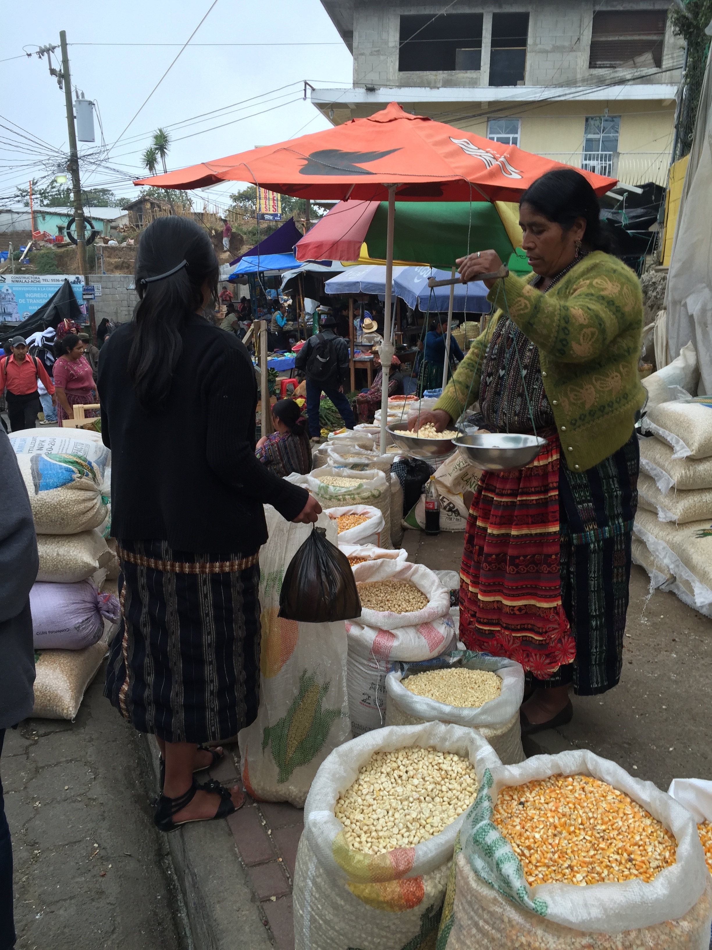 Selling maize and beans in the Solala market.