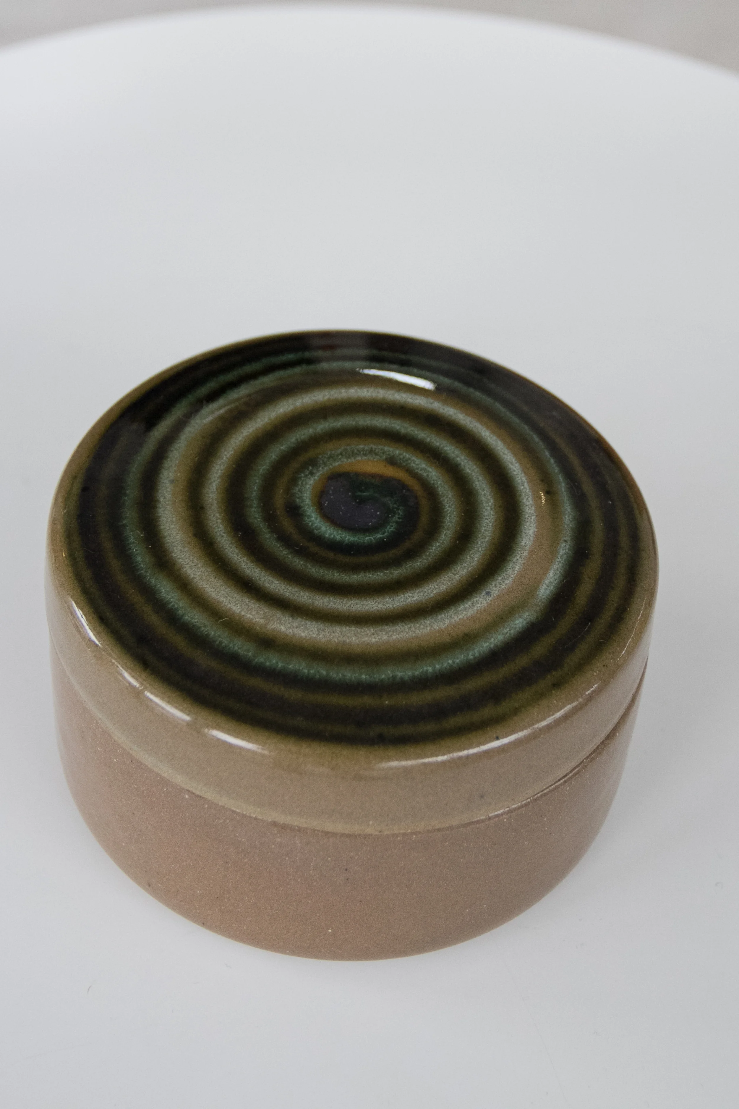 Gordon Martz studio pottery covered dish