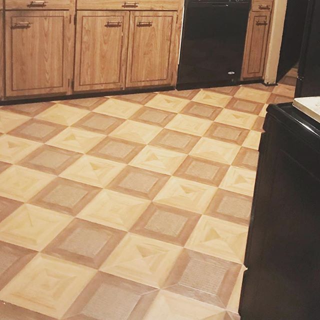 #swipeleft⬅️ for a reverse #beforeandafter of an #interiorflooring job by the boys here @elitecontractors.us .
#kitchenfloors #generalcontractor #doingELITEwork
.
Contact @elitecontractors.us by clicking the link in our bio and let&rsquo;s schedule y