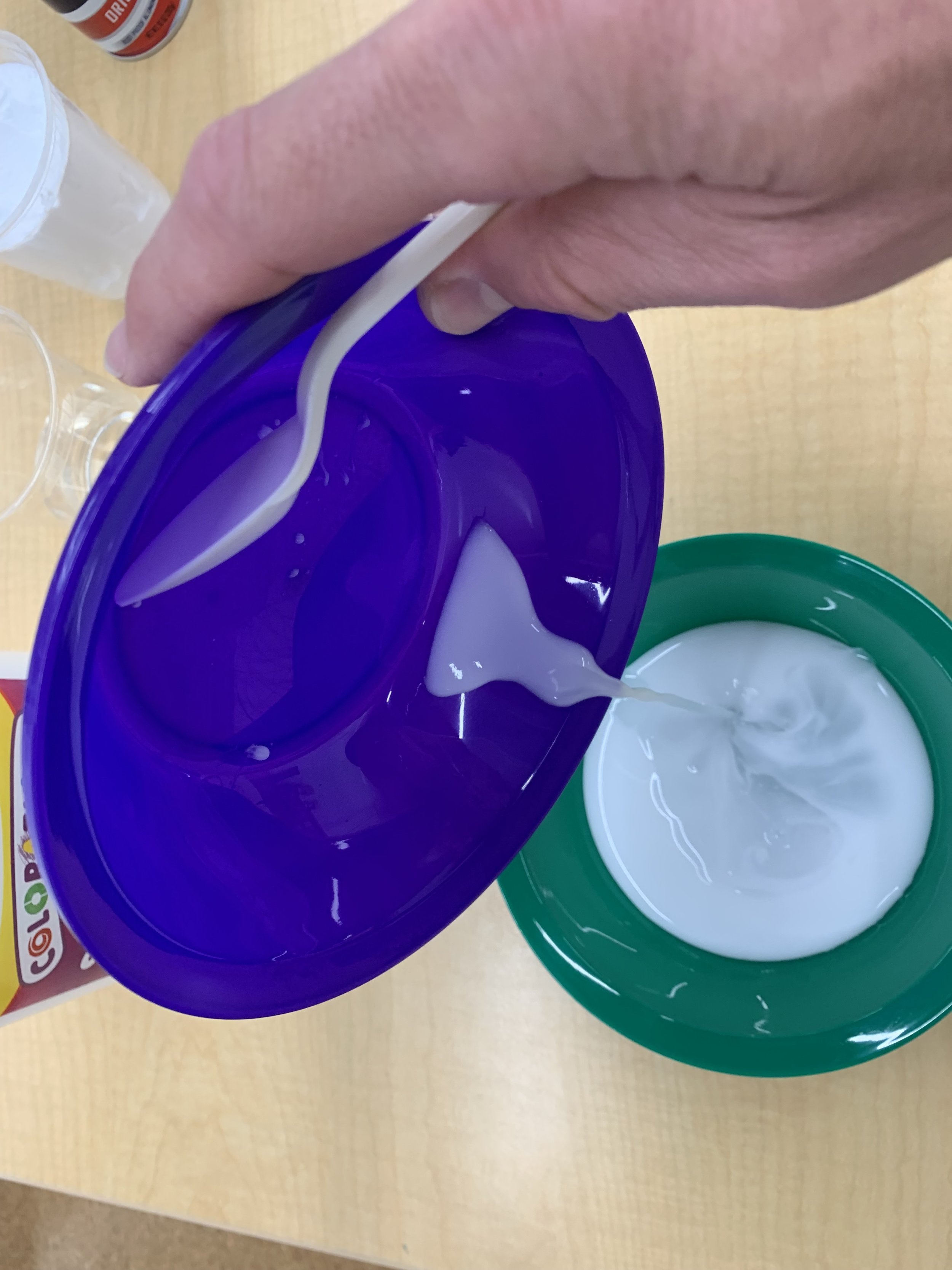  Add water and baking soda to the Glue 