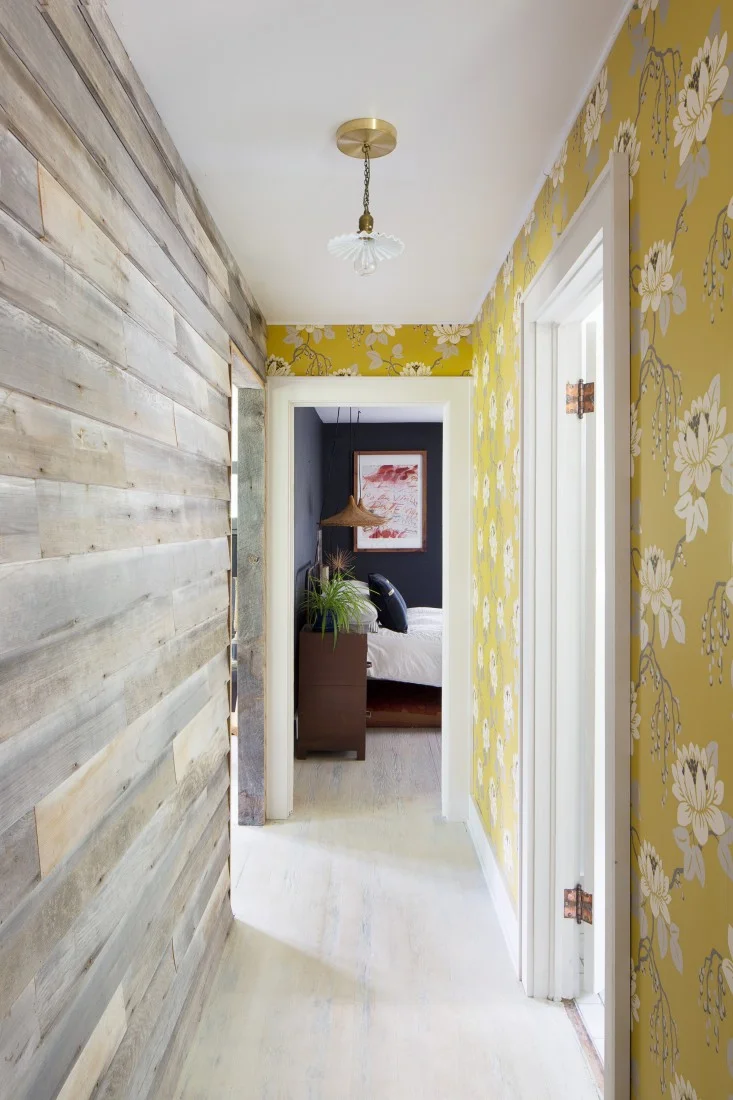 To wallpaper or not to wallpaper...