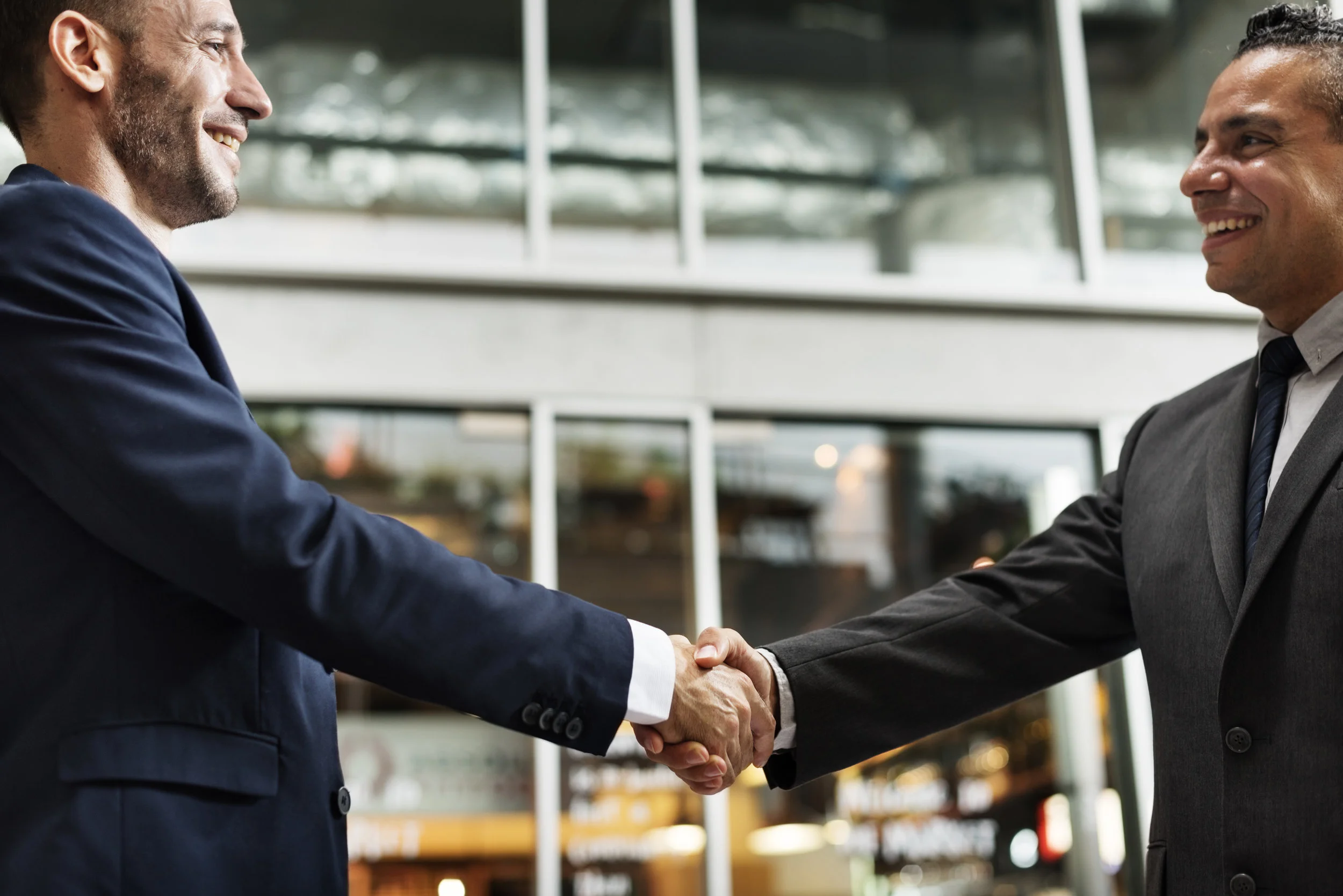business-handshake-success-deal-concept-PQ4E2GE.jpg