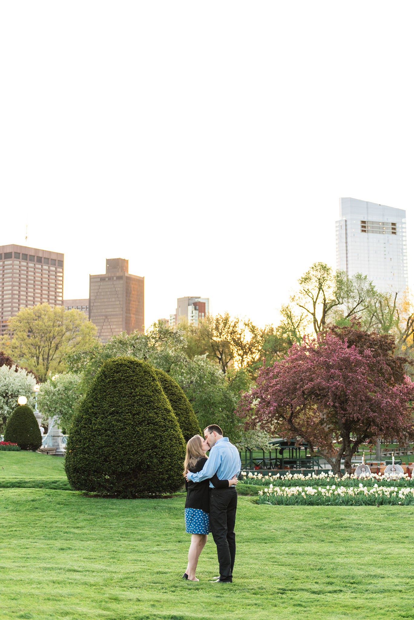 Classic + Modern Boston Public Garden, Beacon Hill, and Downtown Coffee Shop Sunrise Engagement Session | Jessica and Thomas | Lorna Stell | Photographer | Boston MA