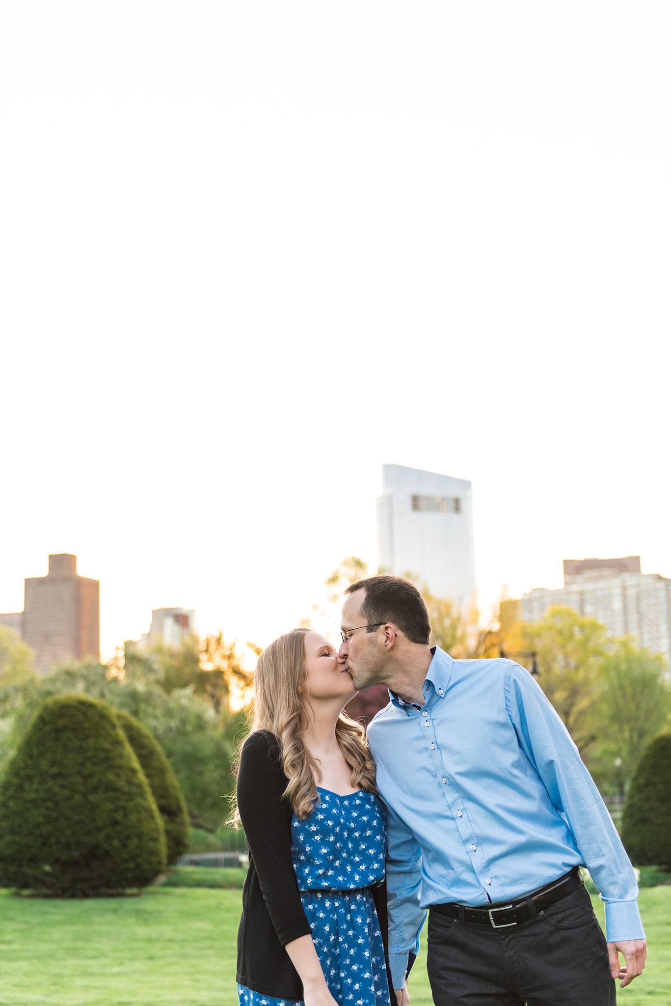 Classic + Modern Boston Public Garden, Beacon Hill, and Downtown Coffee Shop Sunrise Engagement Session | Jessica and Thomas | Lorna Stell | Photographer | Boston MA