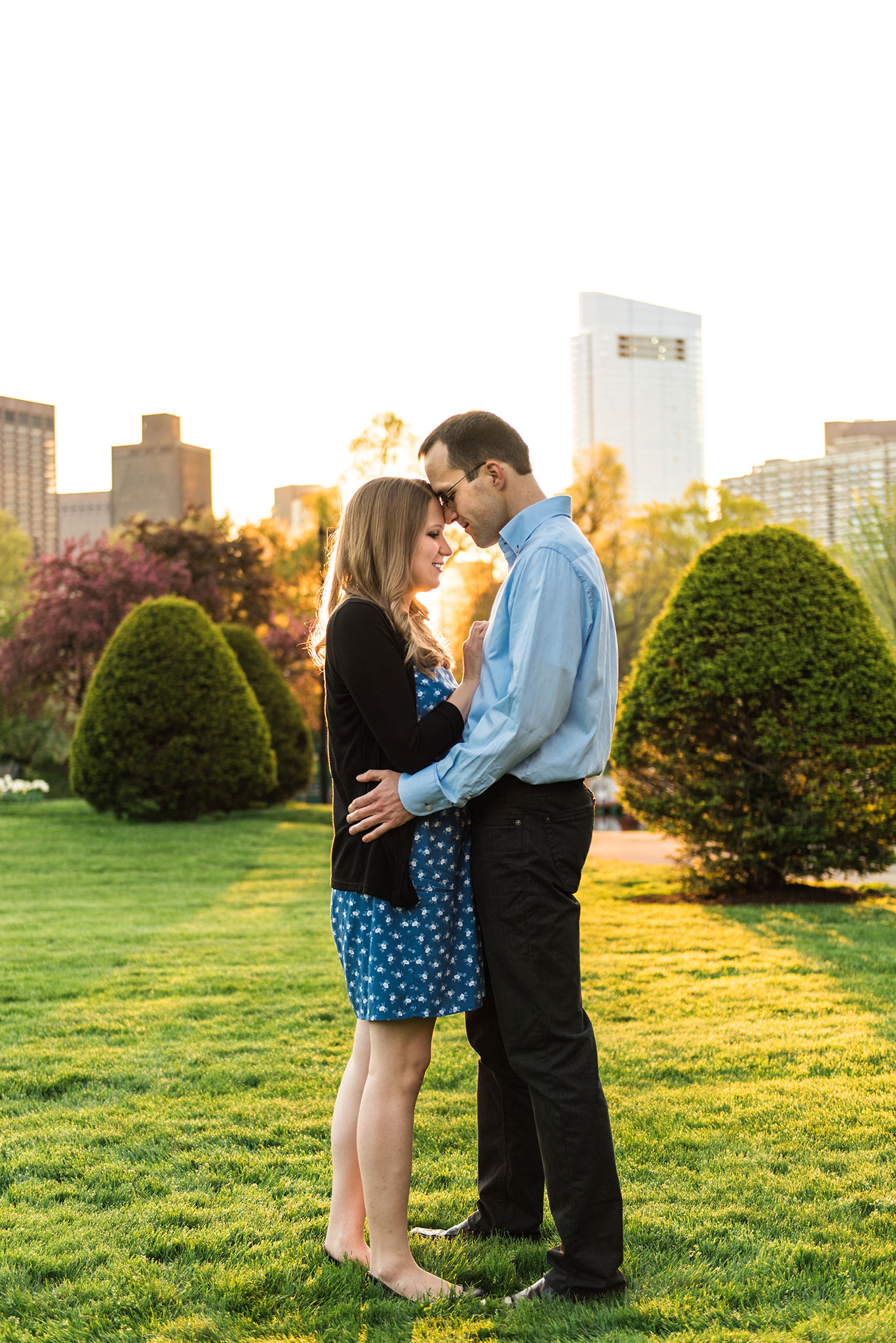 Classic + Modern Boston Public Garden, Beacon Hill, and Downtown Coffee Shop Sunrise Engagement Session | Jessica and Thomas | Lorna Stell | Photographer | Boston MA