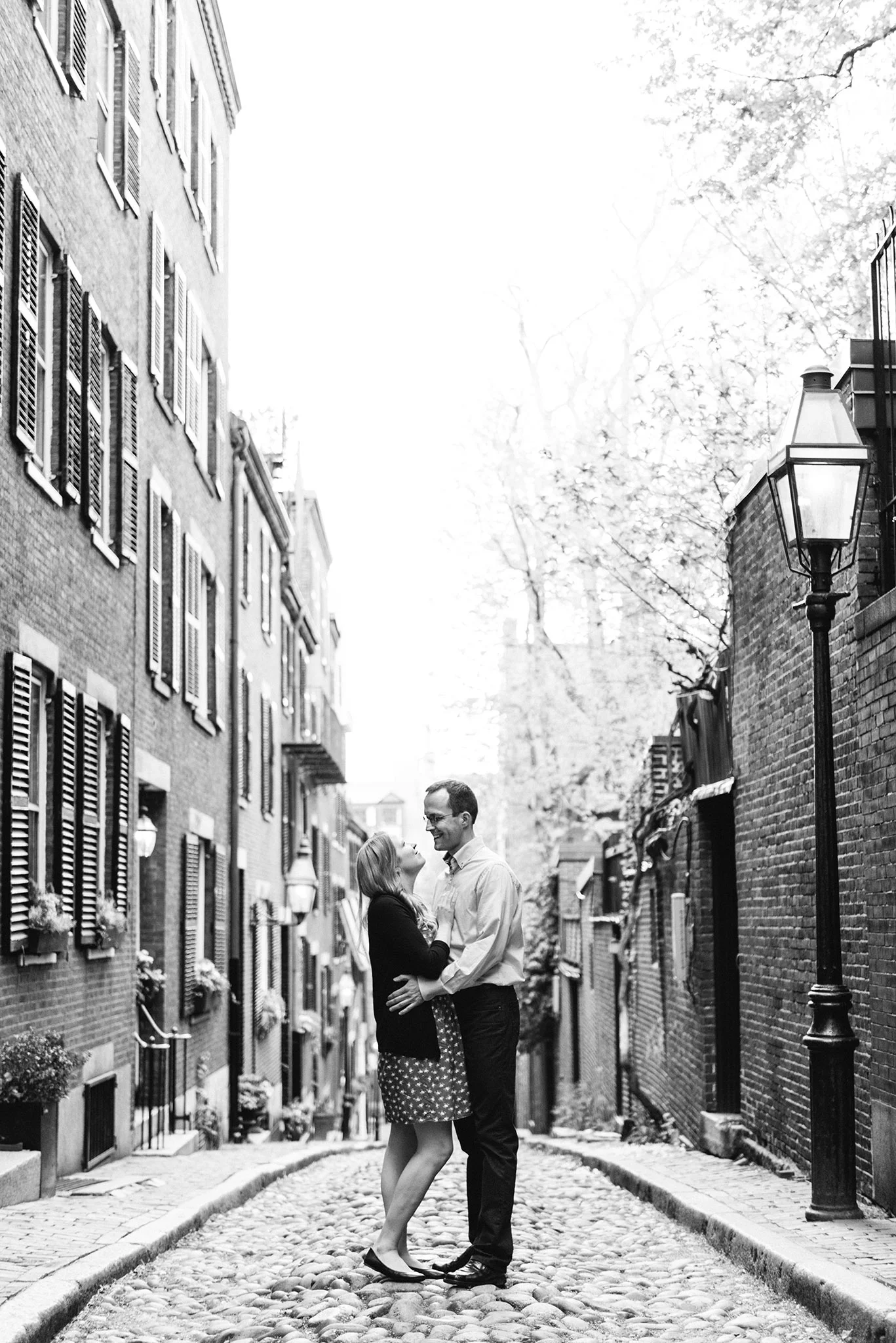 Classic + Modern Boston Public Garden, Beacon Hill, and Downtown Coffee Shop Sunrise Engagement Session | Jessica and Thomas | Lorna Stell | Photographer | Boston MA