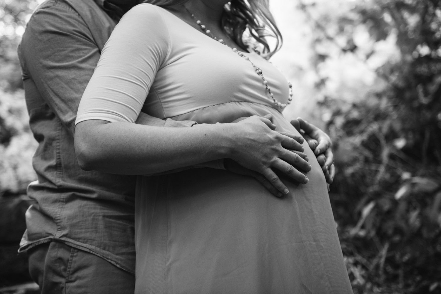 Nick + Kristen | Woodsy Belmont Summer Maternity Session | Boston and New England Portrait Photography | Lorna Stell Photo