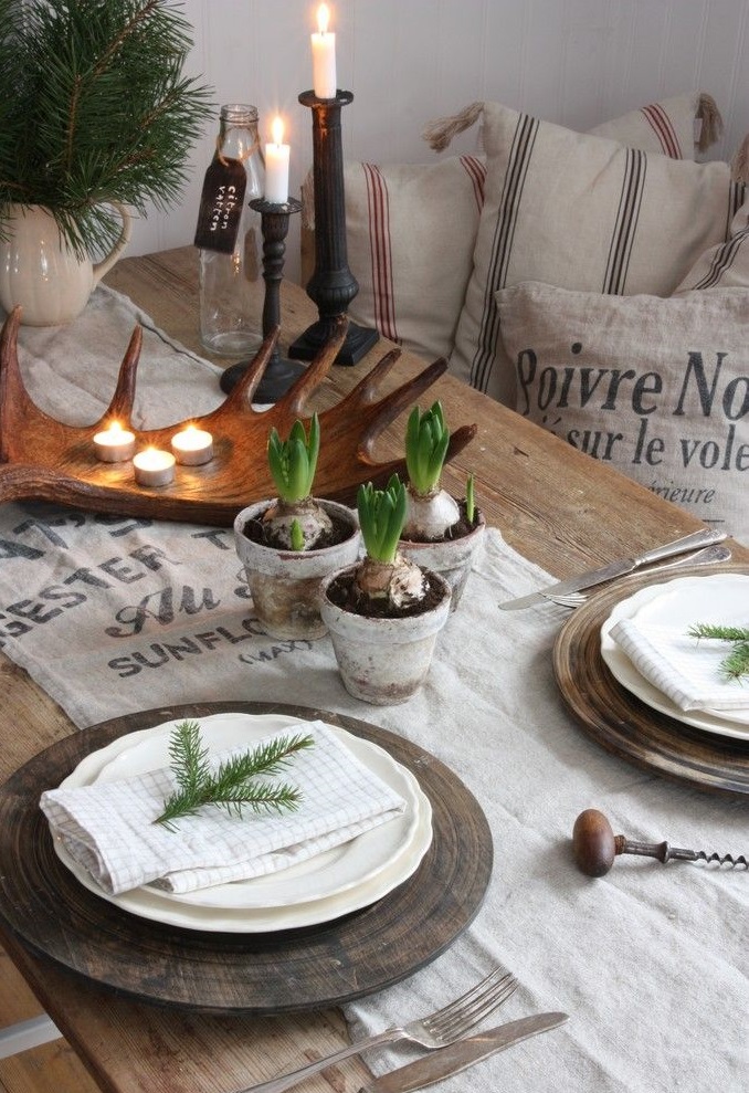(Paperwhites, neutral linens, wooden chargers, fresh greenery & glowing candles make a perfect tablescape.)