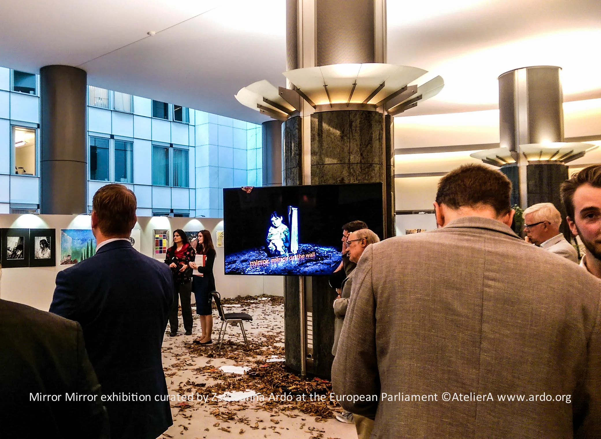 16 EuP Mirror Exhibition with © ardó-25.jpg
