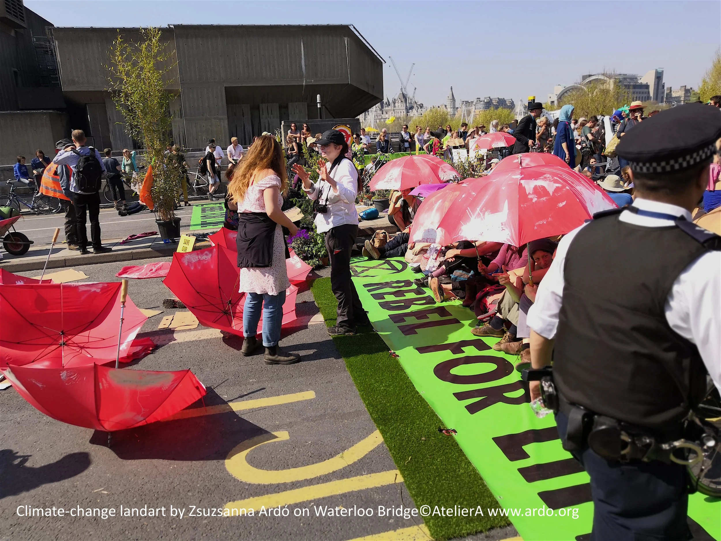 19 UK Lon Waterloo Bridge landart©ARDO IMG_20190421_113801.jpg
