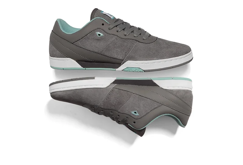  DIAMOND SUPPLY CO® SKATELIFE LOW - Clean-toe cup sole&nbsp;skate style&nbsp;with suede + pebble leather upper. EVA mid-sole. Diamond-logo plug wraps lateral sidewall.&nbsp;Wavy eye-stay with pinked edge. Perforated toe, Diamond-shaped plastic eyelet