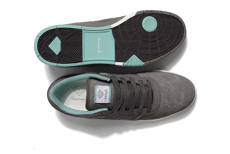  DIAMOND SUPPLY CO® SKATELIFE LOW - Clean-toe cup sole&nbsp;skate style&nbsp;with suede + pebble leather upper. Wavy eye-stay with pinked edge. Perforated toe, diamond-shaped plastic eyelet&nbsp;and waxed laces. (shown in Grey) 