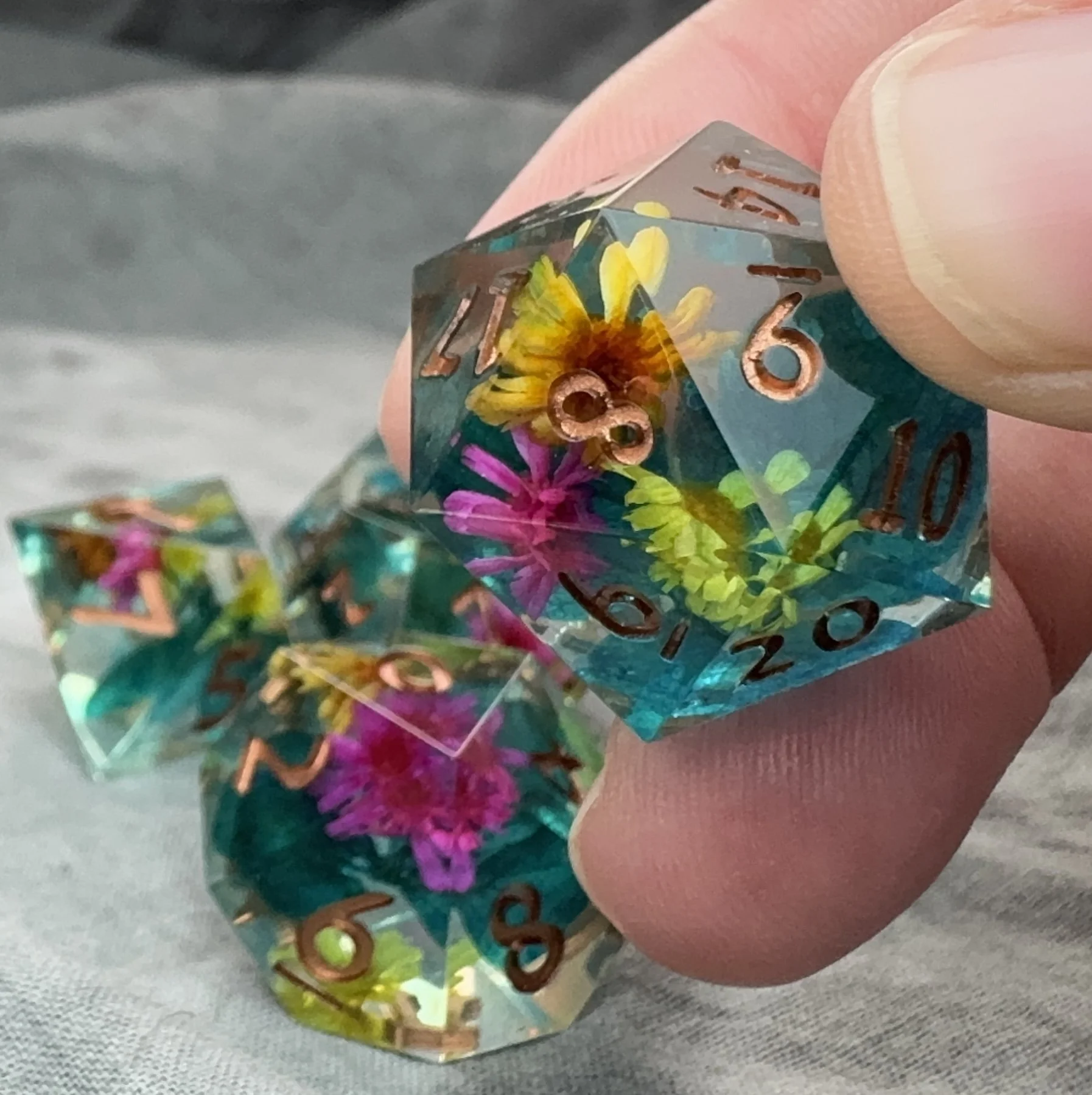 sharp-edge-bright-flower-dice set.jpg