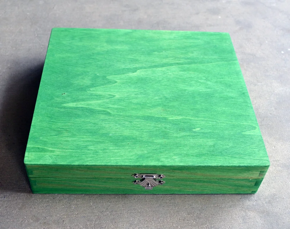 Green tay closed 2.jpg