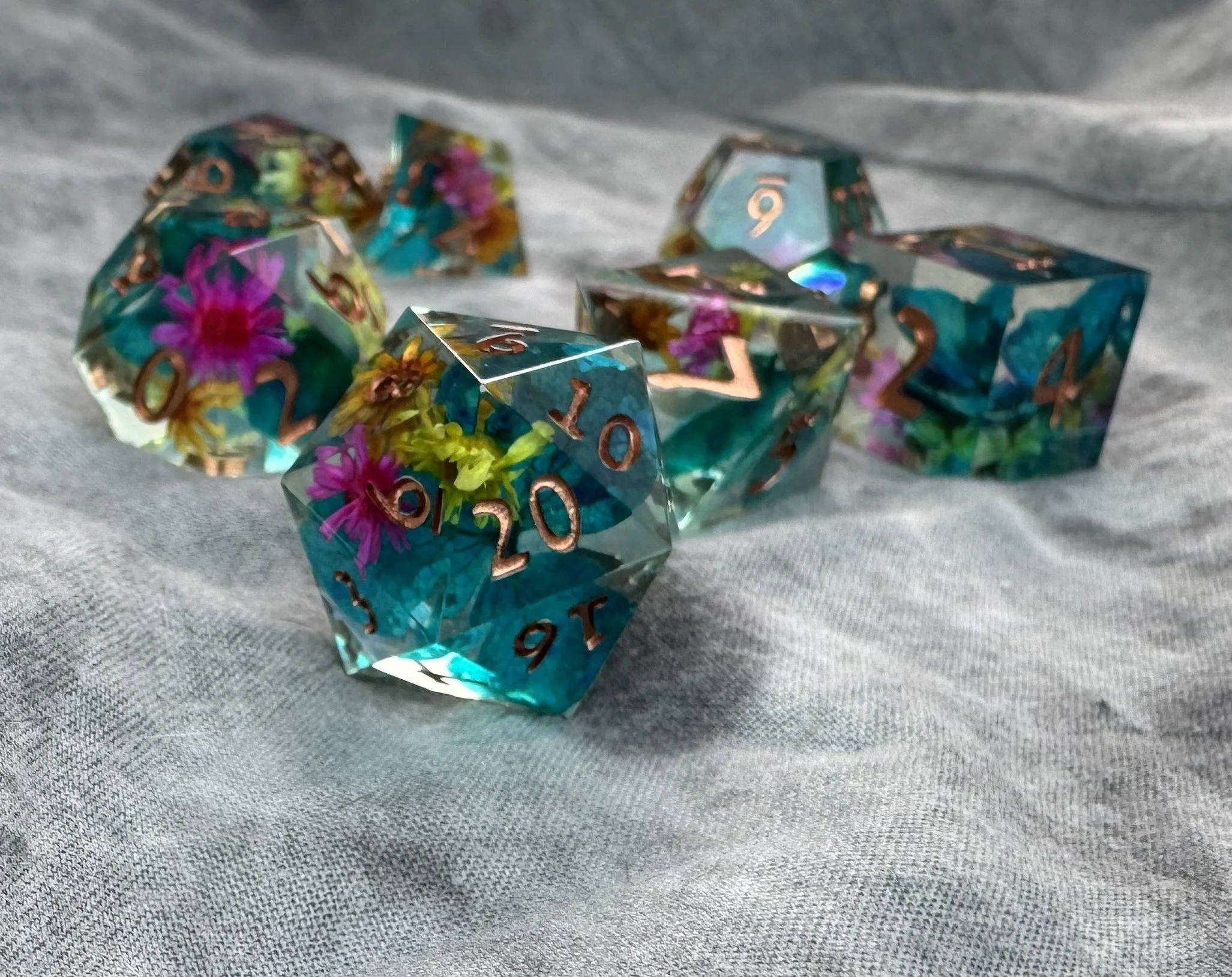 sharp-edge-flower-resin-dice.jpg