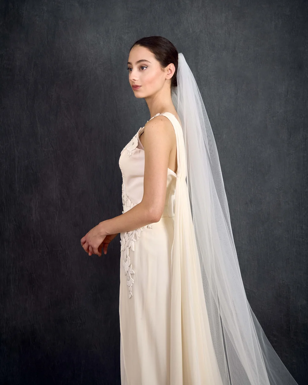 Ivory/White, Tulle Floor Length Bridal Veil 72 display picture 1