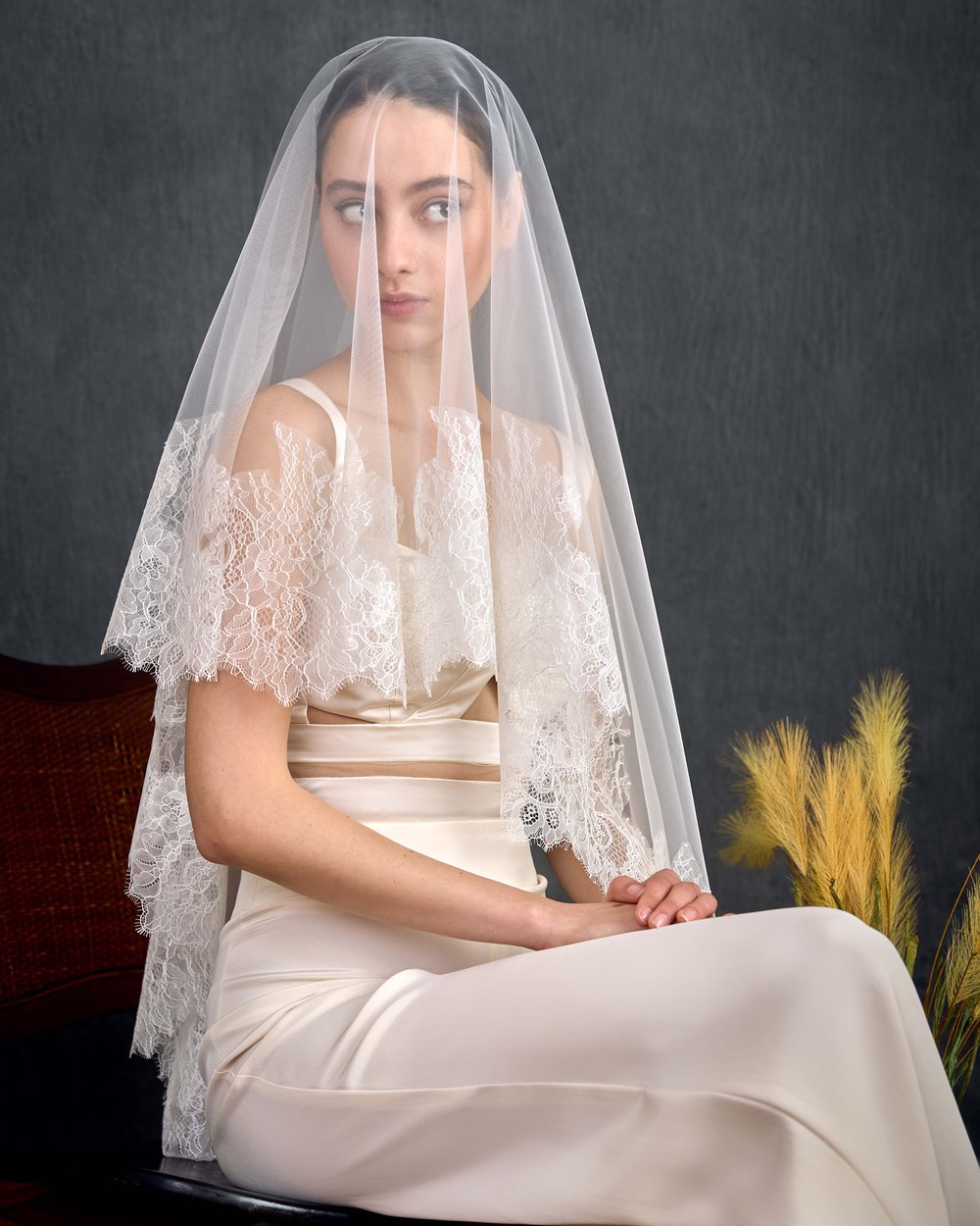 YouLaPan Cathedral Length Thin Scallop Lace Trim Single Tier Edge Wedding Veil Mantilla White / 300cm 118 inch