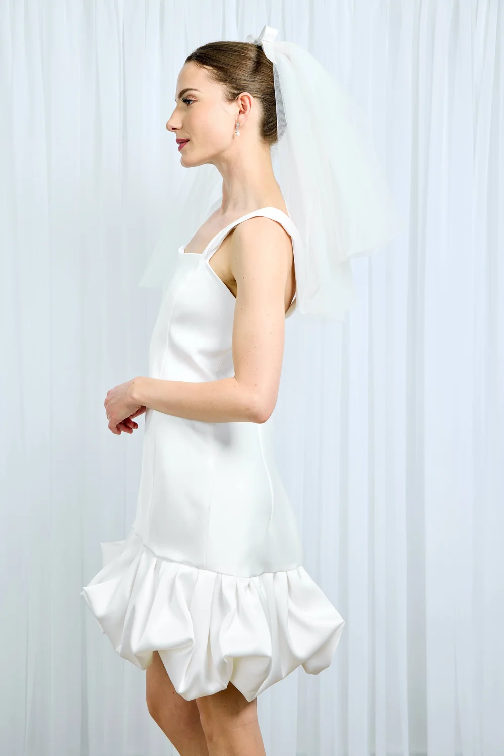 mini wedding dress with veil Simple Strapless Short White Wedding Dress Minimalist Mini Bridal Gown, Elegant Reception Dress With Veil, Courthouse Elopement Outfit