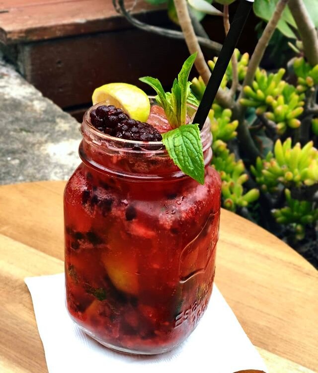 Cancel those afternoon plans and join us indoors for Mojioto Monday!
.
Be sure to ask about our delicious bartenders blend, the Blackberry Mojito.
.
Available until 5pm✌
.
(08)9841 1600
.
#mojitomonday #middletonbeach #cocktail #bar #albanyw#albanyin