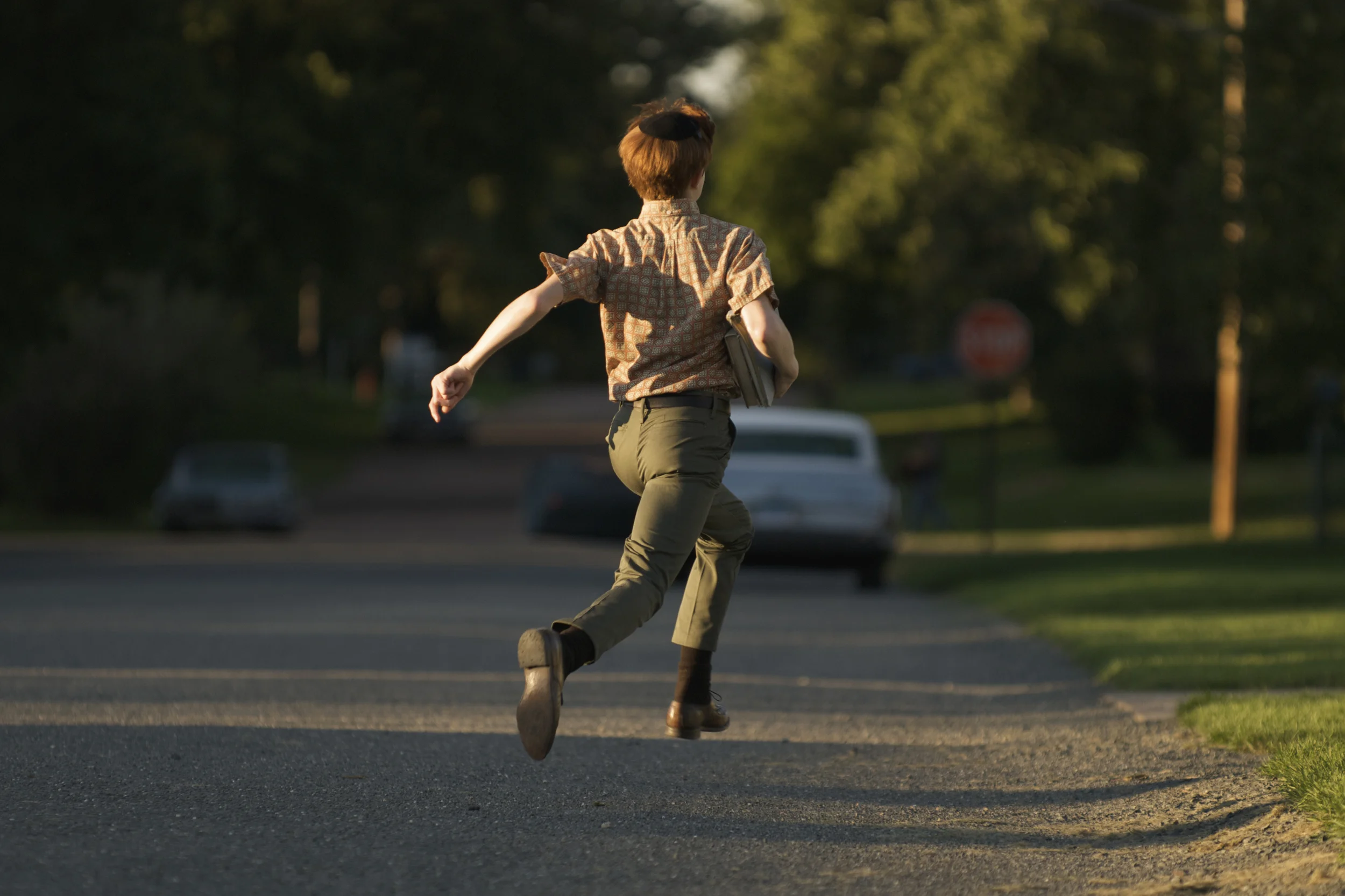 Aaron Wolff as Danny running from the bully in A Serious Man (2009)