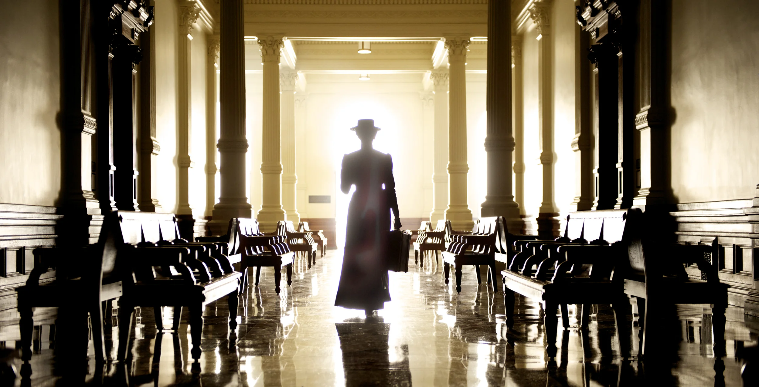 40-Year-Old Mattie Elizabeth Marvel wider shot walking down the hall in True Grit (2010)