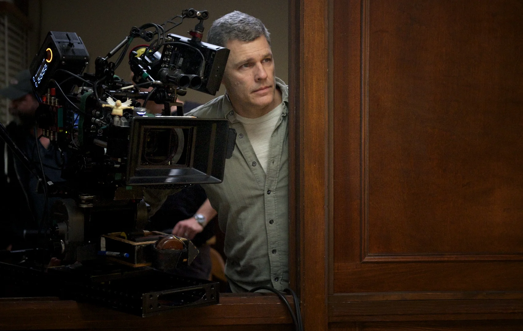 Camera operator Peter Rosenfeld checks out the shot on the set of Gangster Squad (2013)