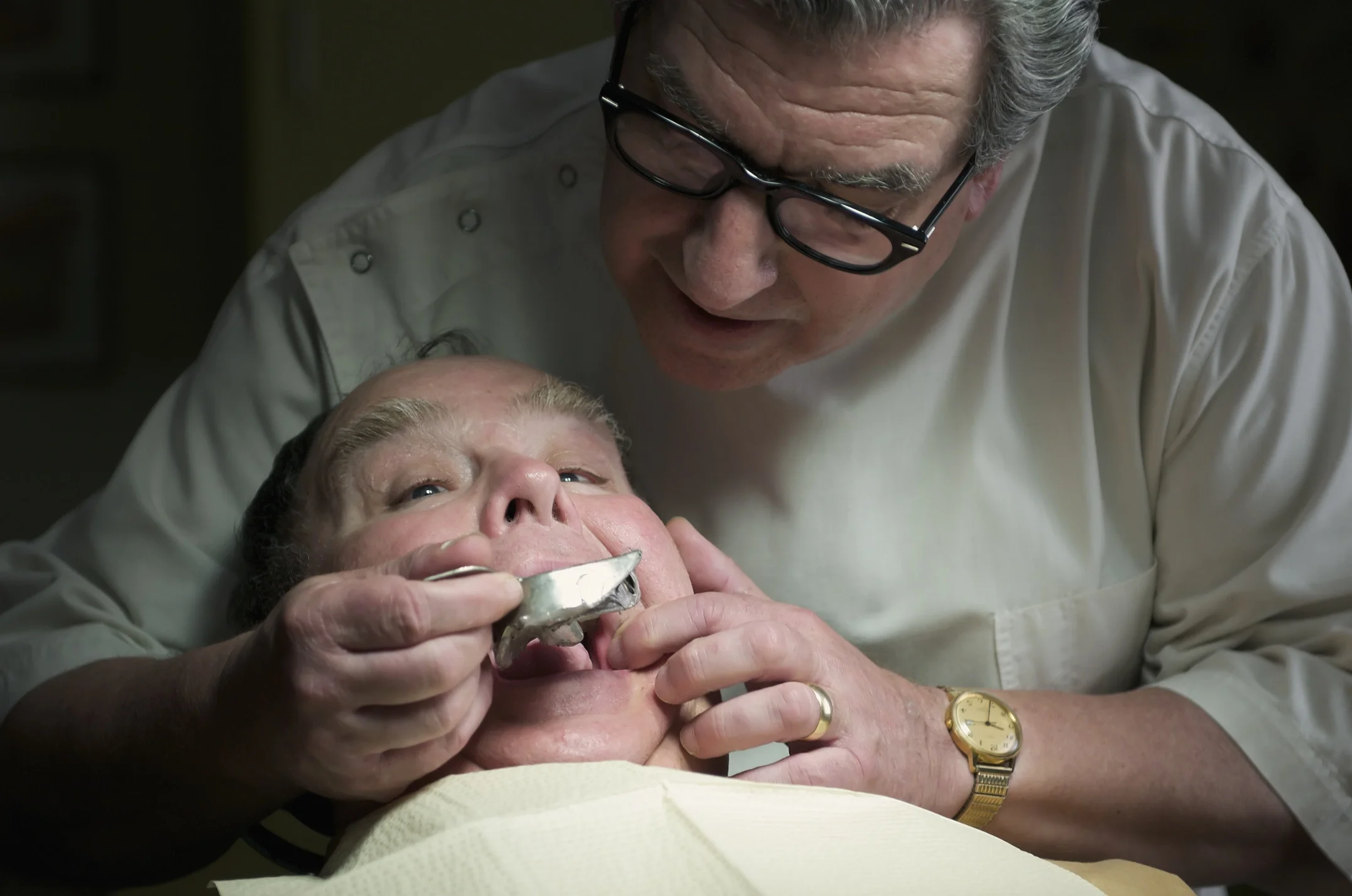 Michael Tezla as Dr. Sussman and Wayne A. Evenson as the Goy whose teeth deliver a message in A Serious Man (2009)