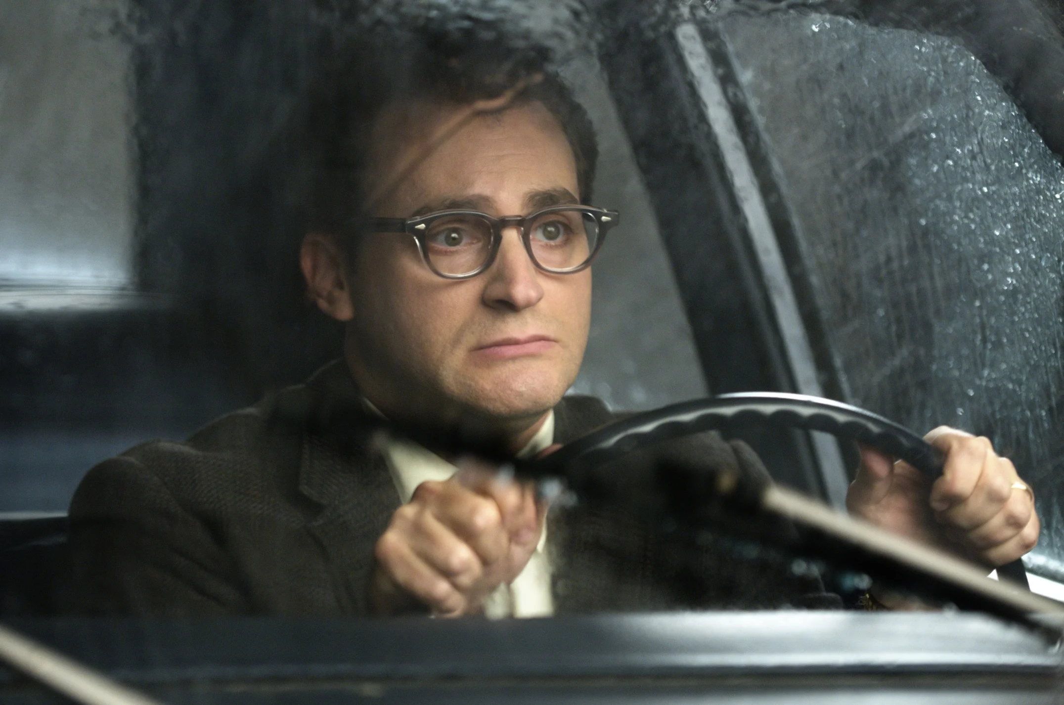 Michael Stuhlbarg as Larry Gopnik driving hopelessly in A Serious Man (2009)