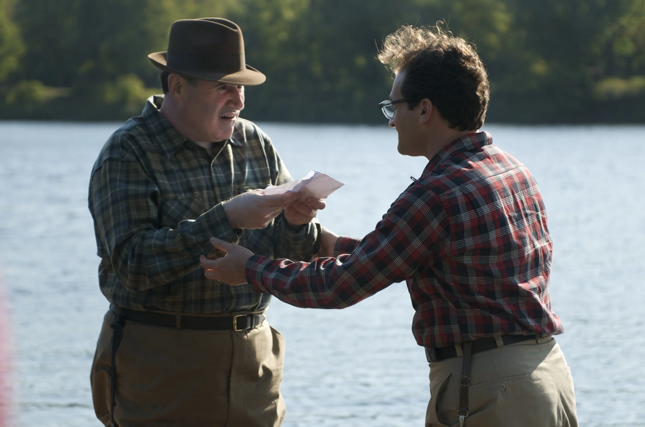 Richard Kind as Uncle Arthur and Michael Stuhlbarg as Larry Gopnik giving his brother a gift in A Serious Man (2009)
