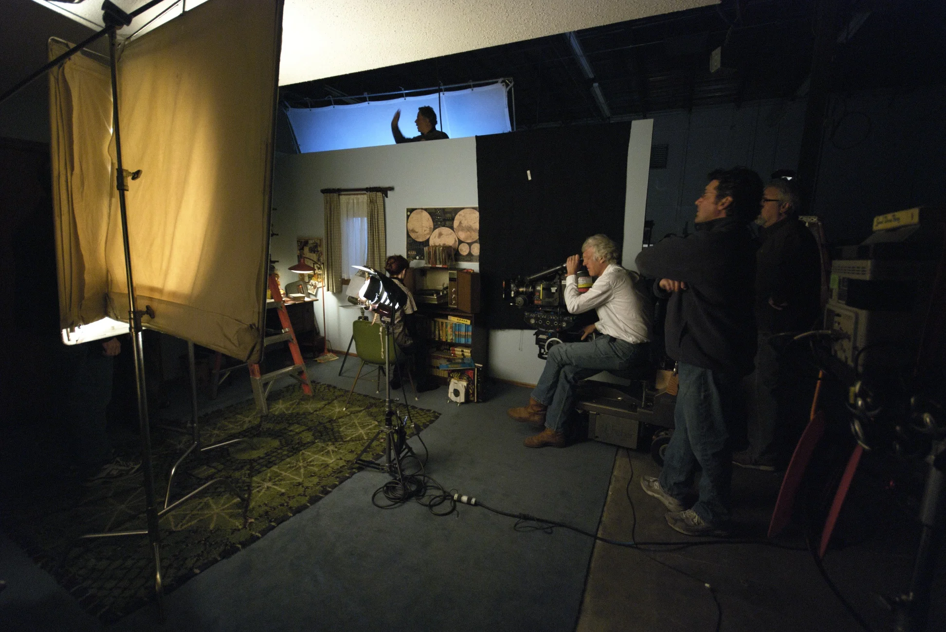 Director of Photography Roger Deakins on the bedroom set of A Serious Man (2009)