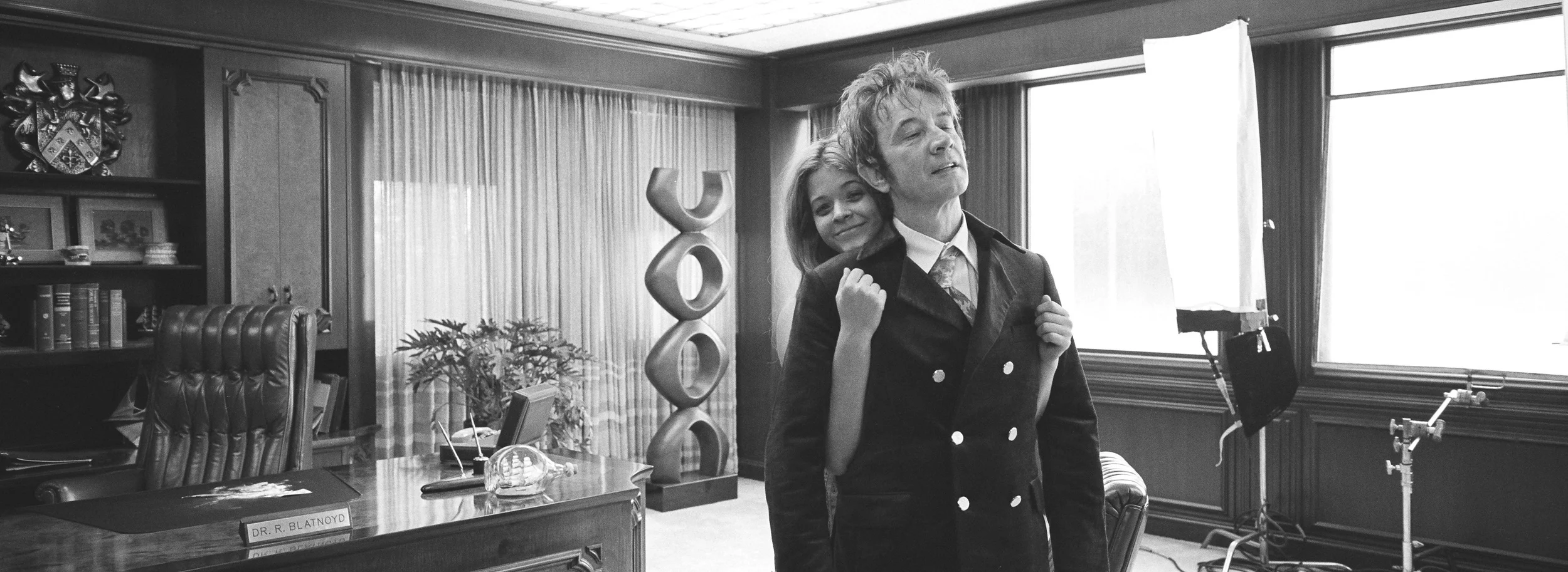 Sasha Pieterse as Japonica Fenway and Martin Short as Dr.Rudy Blatnoyd, D.D.S. in Inherent Vice (2014)